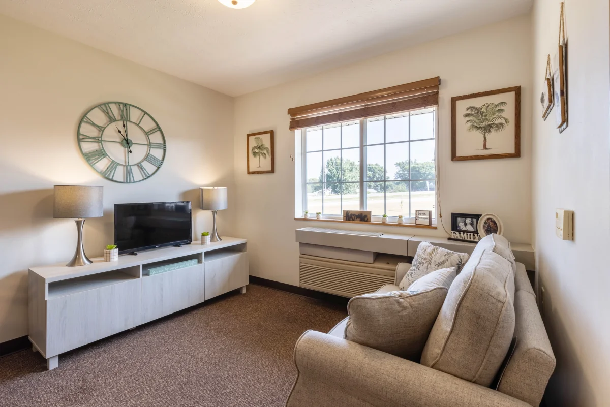 https://www.jaybirdseniorliving10.biz/wp-content/uploads/2023/12/Lawton_Senior_Living_12_1200.webp
