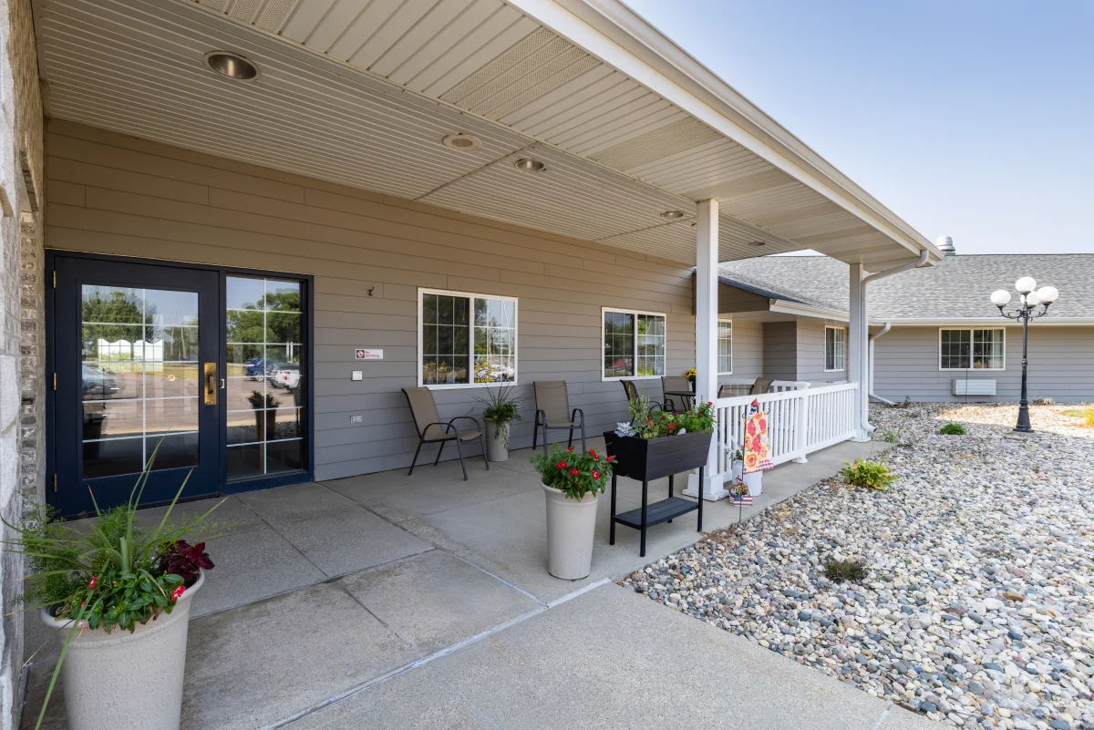 https://www.jaybirdseniorliving10.biz/wp-content/uploads/2023/12/Lawton_Senior_Living_16_1200.webp