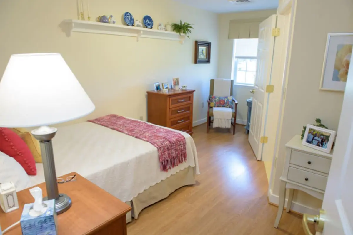 https://www.jaybirdseniorliving10.biz/wp-content/uploads/2024/07/Bedroom-1.webp