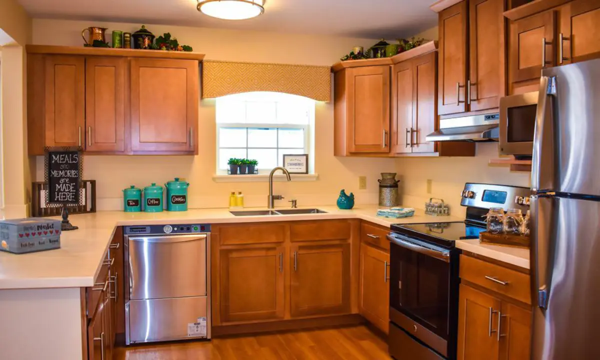 https://www.jaybirdseniorliving10.biz/wp-content/uploads/2024/07/Kitchen.webp