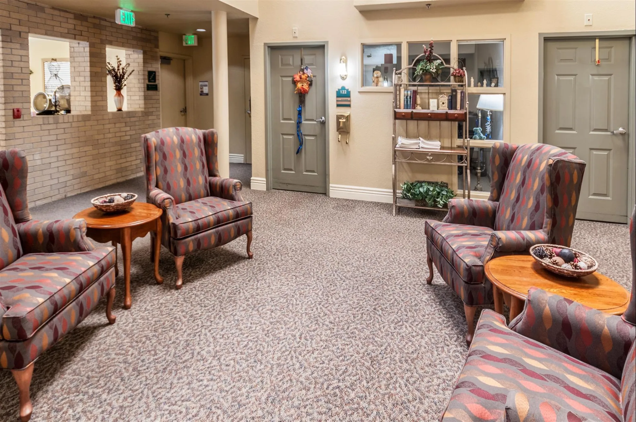 https://www.jaybirdseniorliving10.biz/wp-content/uploads/2026/05/grand-villa-assisted-living-common-area-1.webp